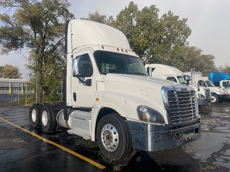 2017 Freightliner Cascadia in Chicago (Melrose Park), IL