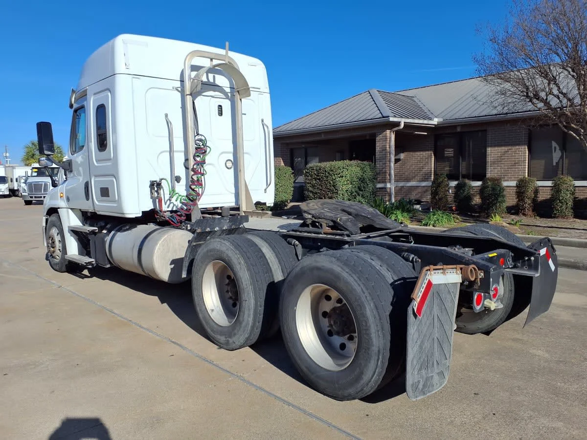 2020 Freightliner Cascadia - image 6
