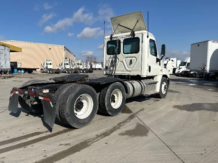 2019 Freightliner Cascadia in Goshen, IN — photo 7