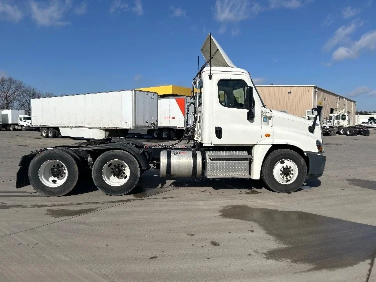 2019 Freightliner Cascadia in Goshen, IN — photo 8