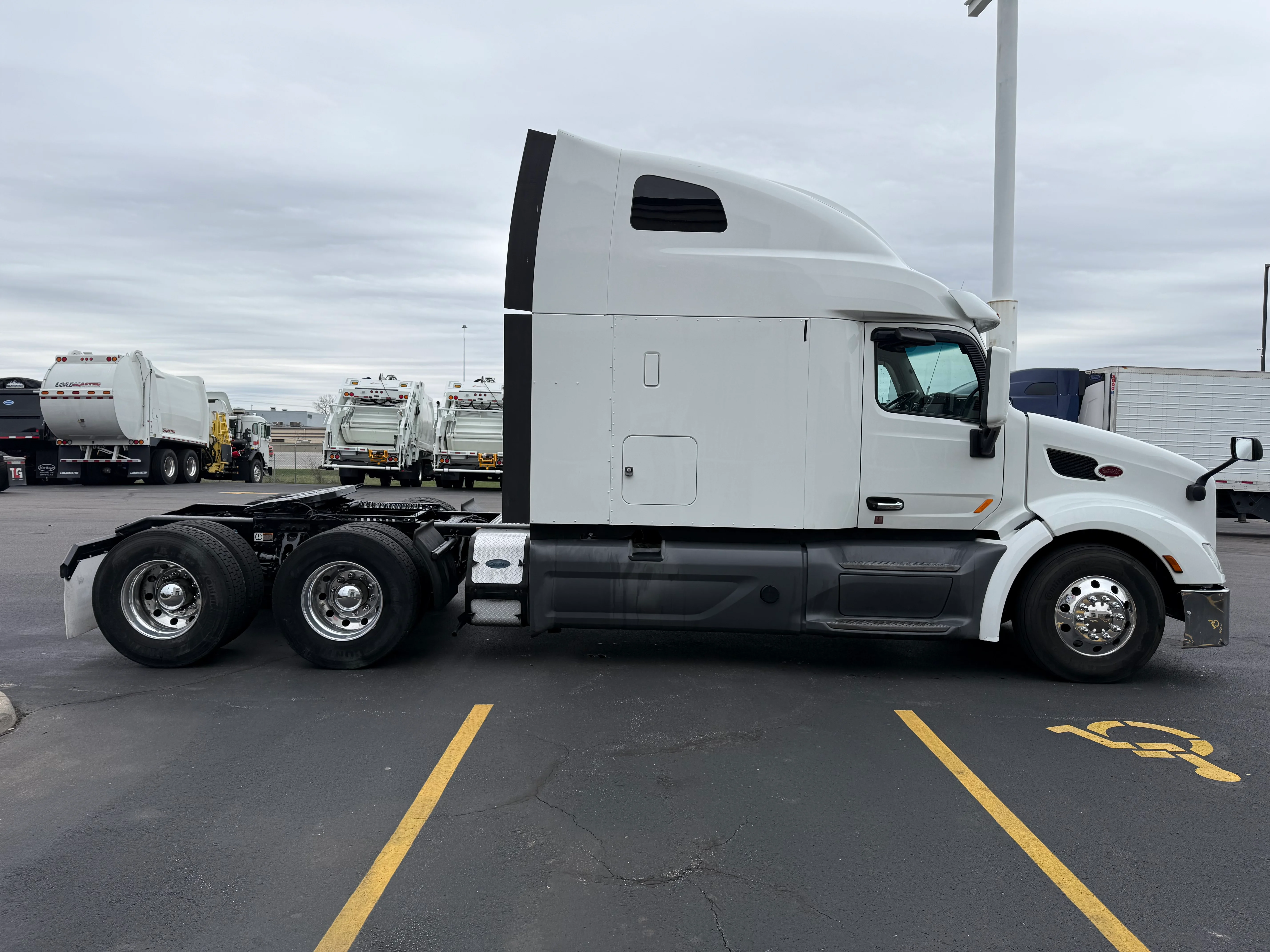 2020 Peterbilt 579 - image 6