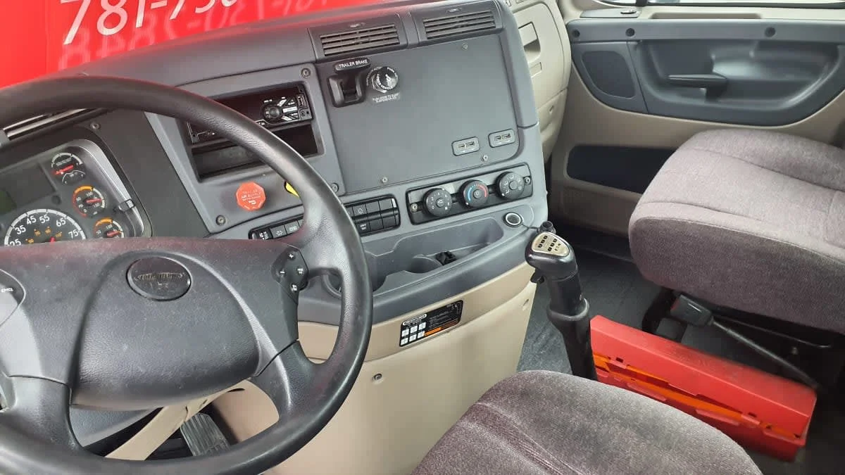 2020 Freightliner Cascadia in Norwood, MA — photo 7