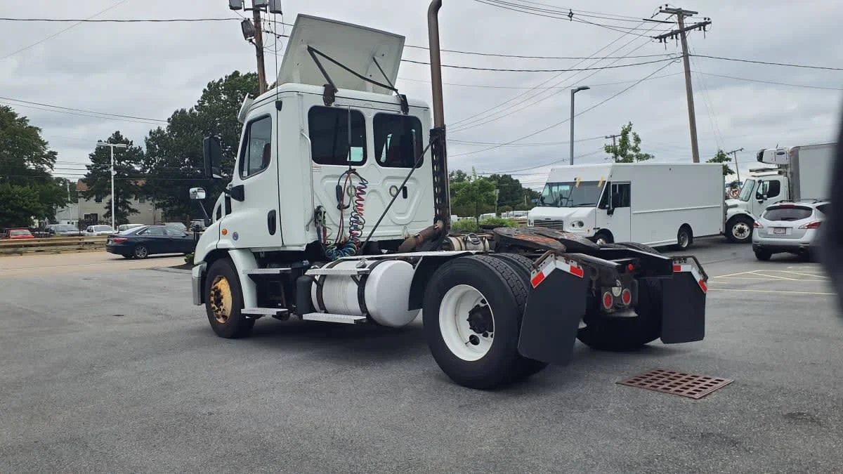 2020 Freightliner Cascadia in Norwood, MA — photo 6