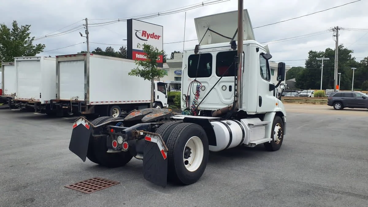 2020 Freightliner Cascadia in Norwood, MA — photo 4