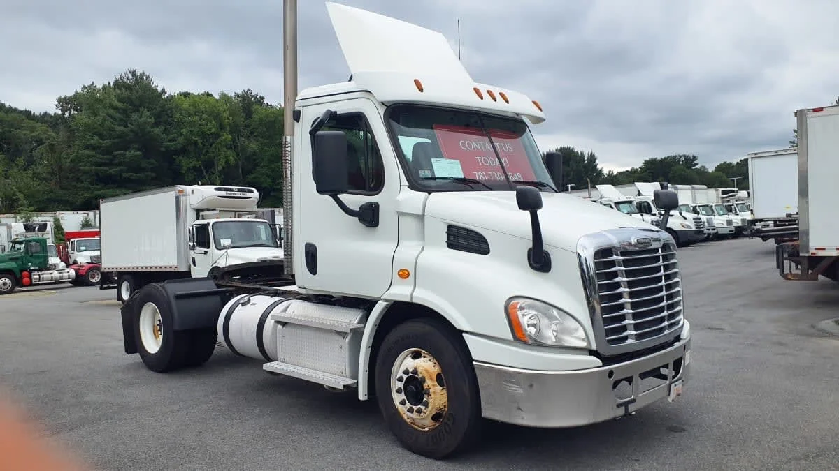 2020 Freightliner Cascadia in Norwood, MA — photo 3