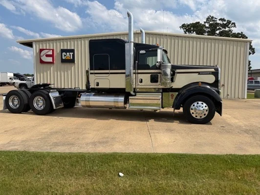 2027 Kenworth W900 in Jonesboro, AR — photo 3