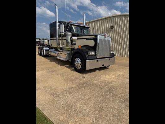 2027 Kenworth W900 in Jonesboro, AR — photo 2