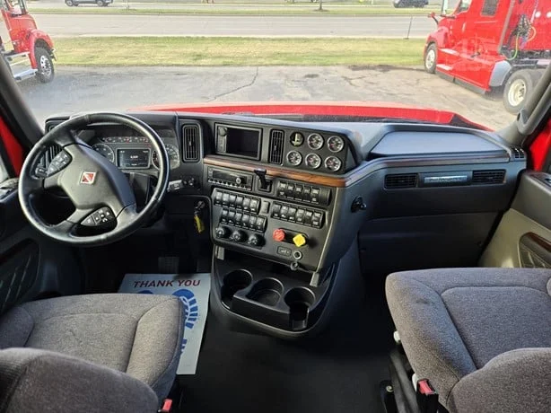 2025 International HX in MN — photo 16