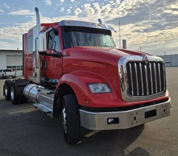 2025 International HX in MN — photo 3