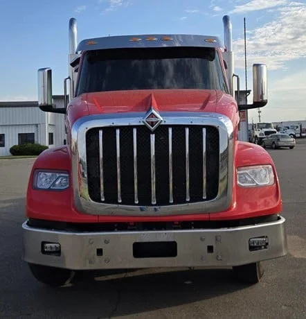 2025 International HX in MN — photo 2