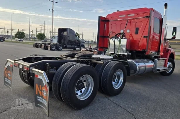 2025 International HX in MN — photo 6