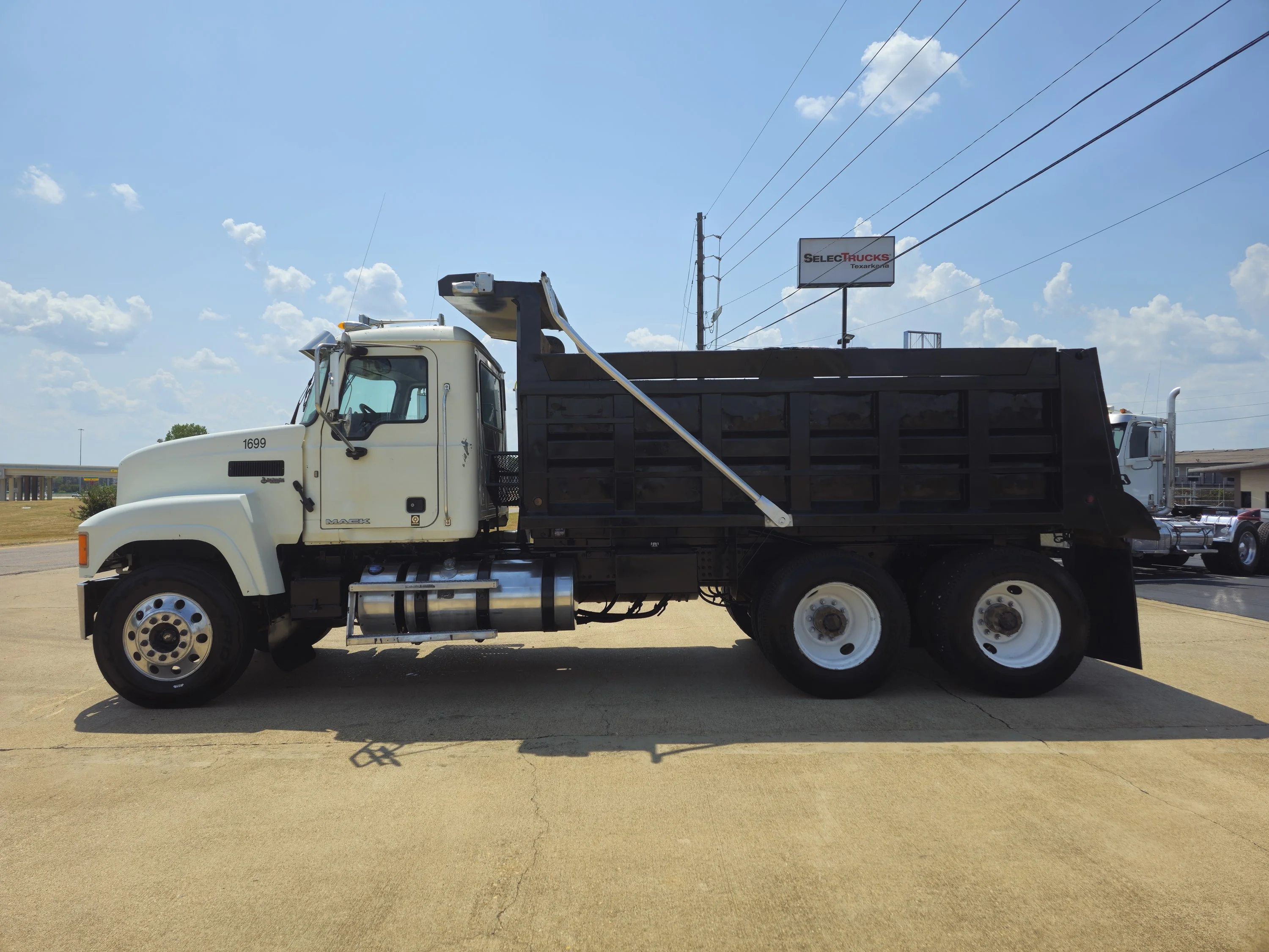2016 Mack — photo 2