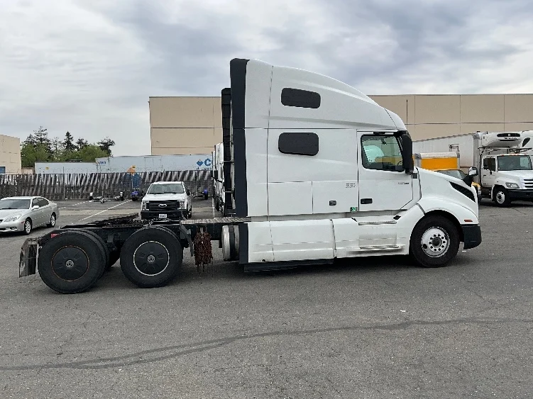 2023 Volvo VNL 760 - image 8