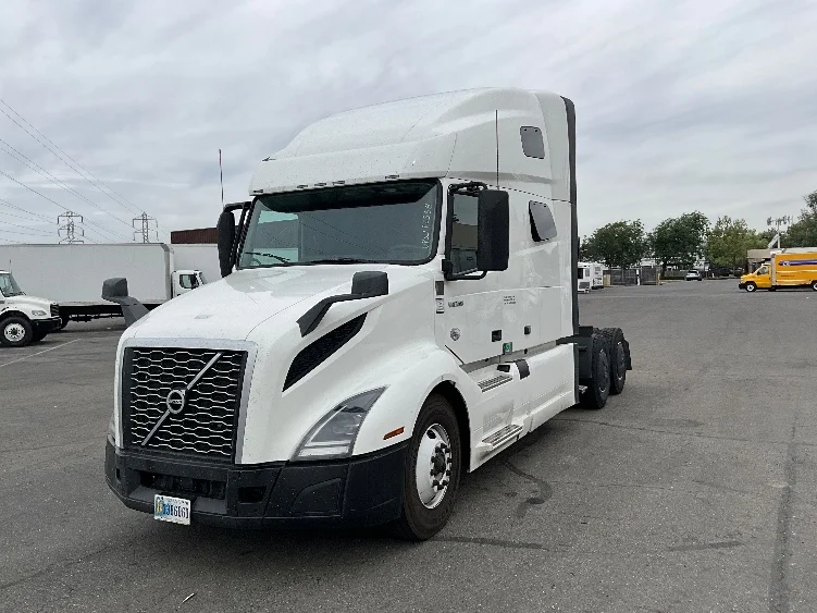 2023 Volvo VNL 760 - image 3