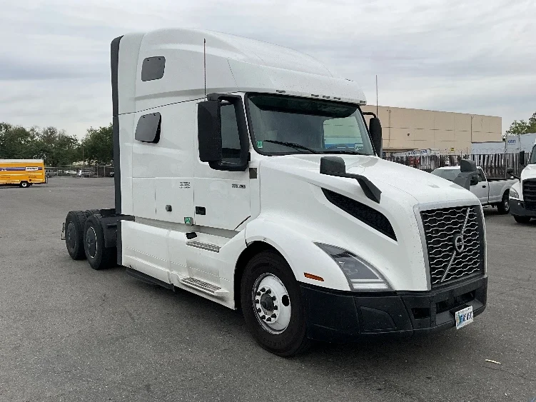 2023 Volvo VNL 760 in West Sacramento, CA