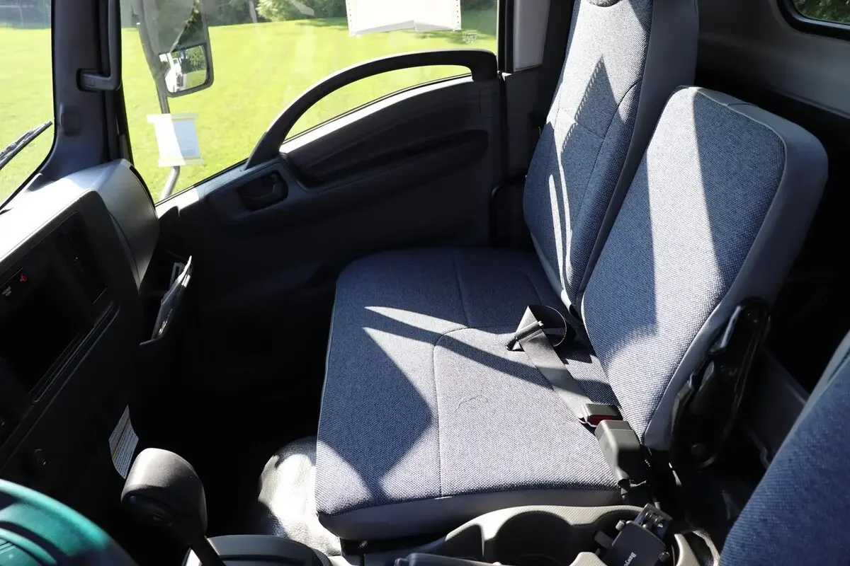 2025 Isuzu NPR - image 3