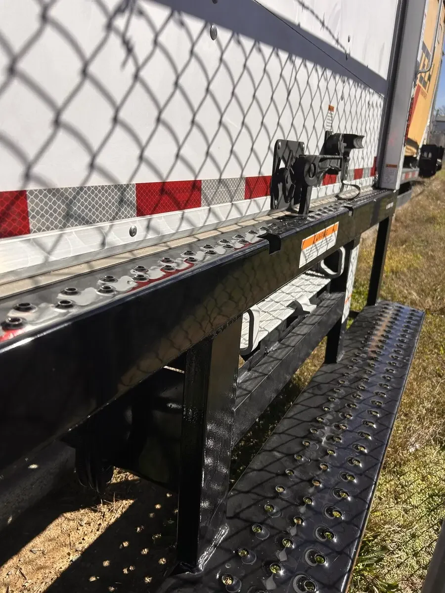 2025 Isuzu NPR - image 2