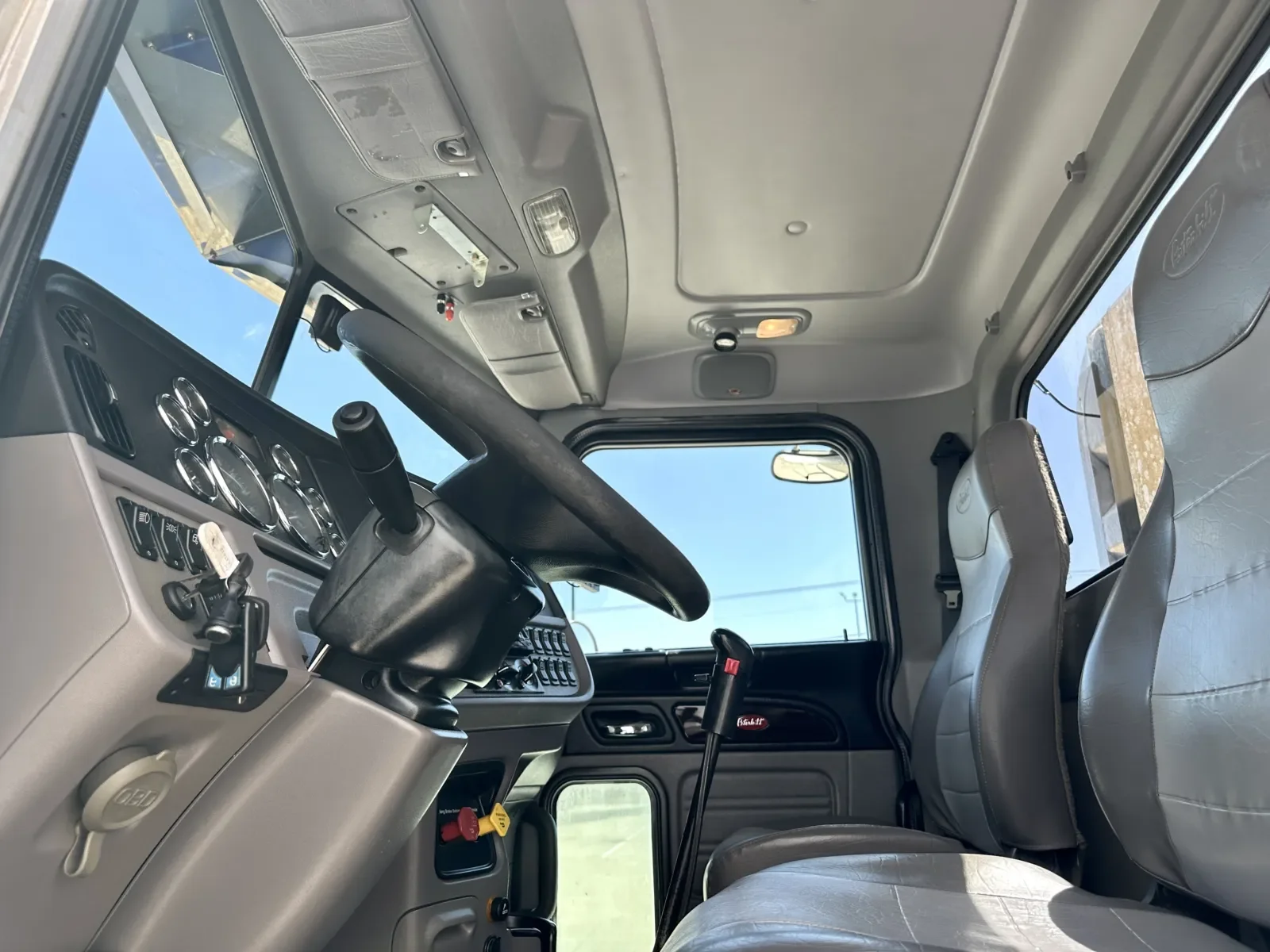 2019 Peterbilt 389 in Hutchins, TX — photo 14