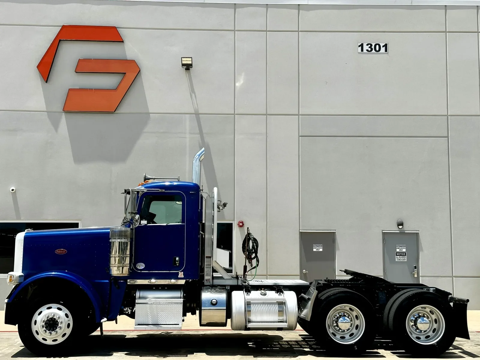 2019 Peterbilt 389 in Hutchins, TX — photo 4