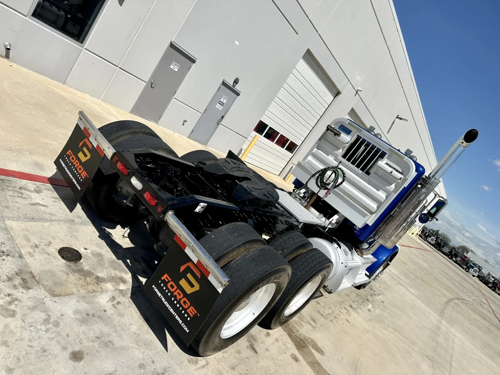 2019 Peterbilt 389 - image 11