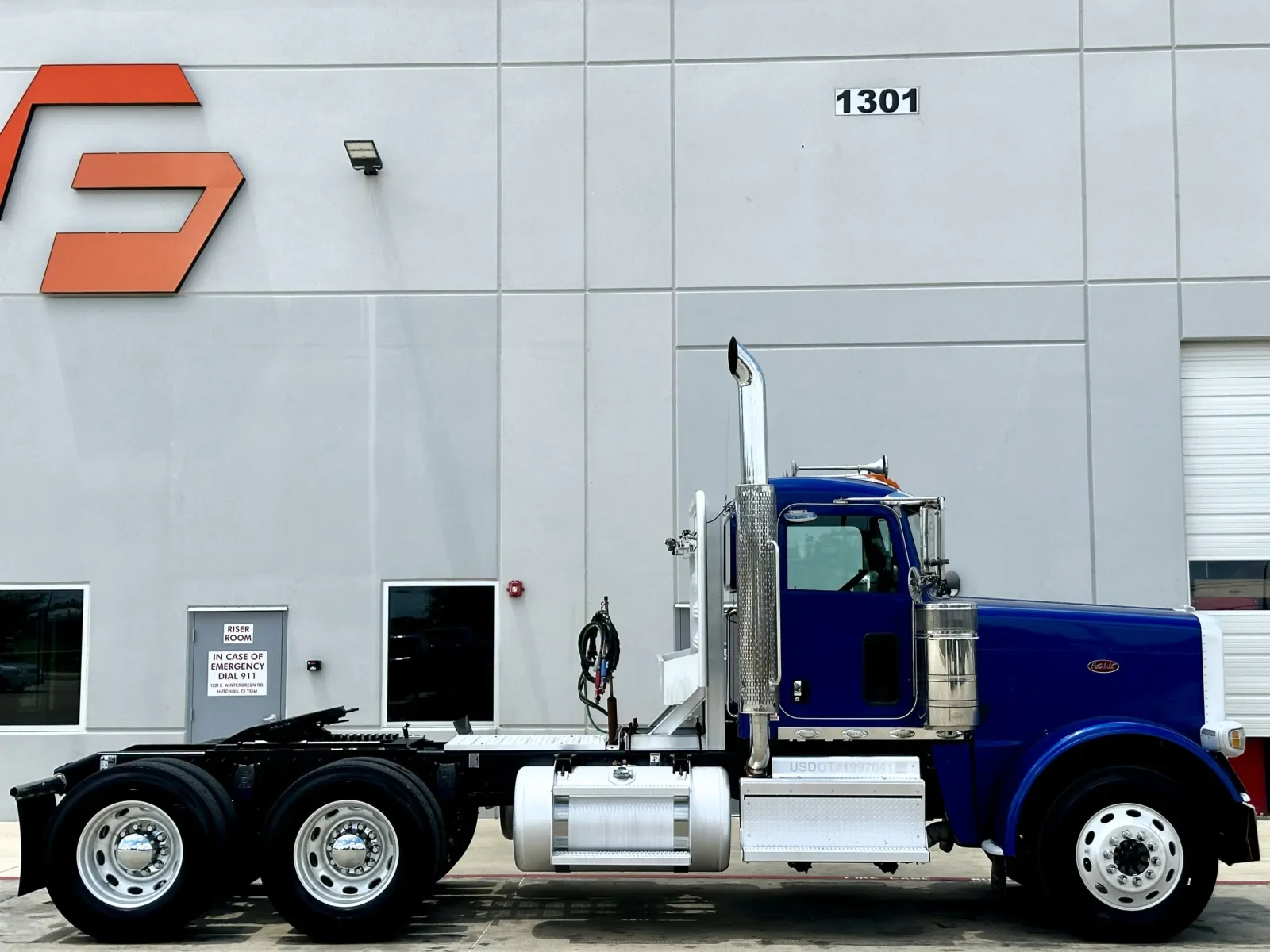 2019 Peterbilt 389 in Hutchins, TX — photo 3