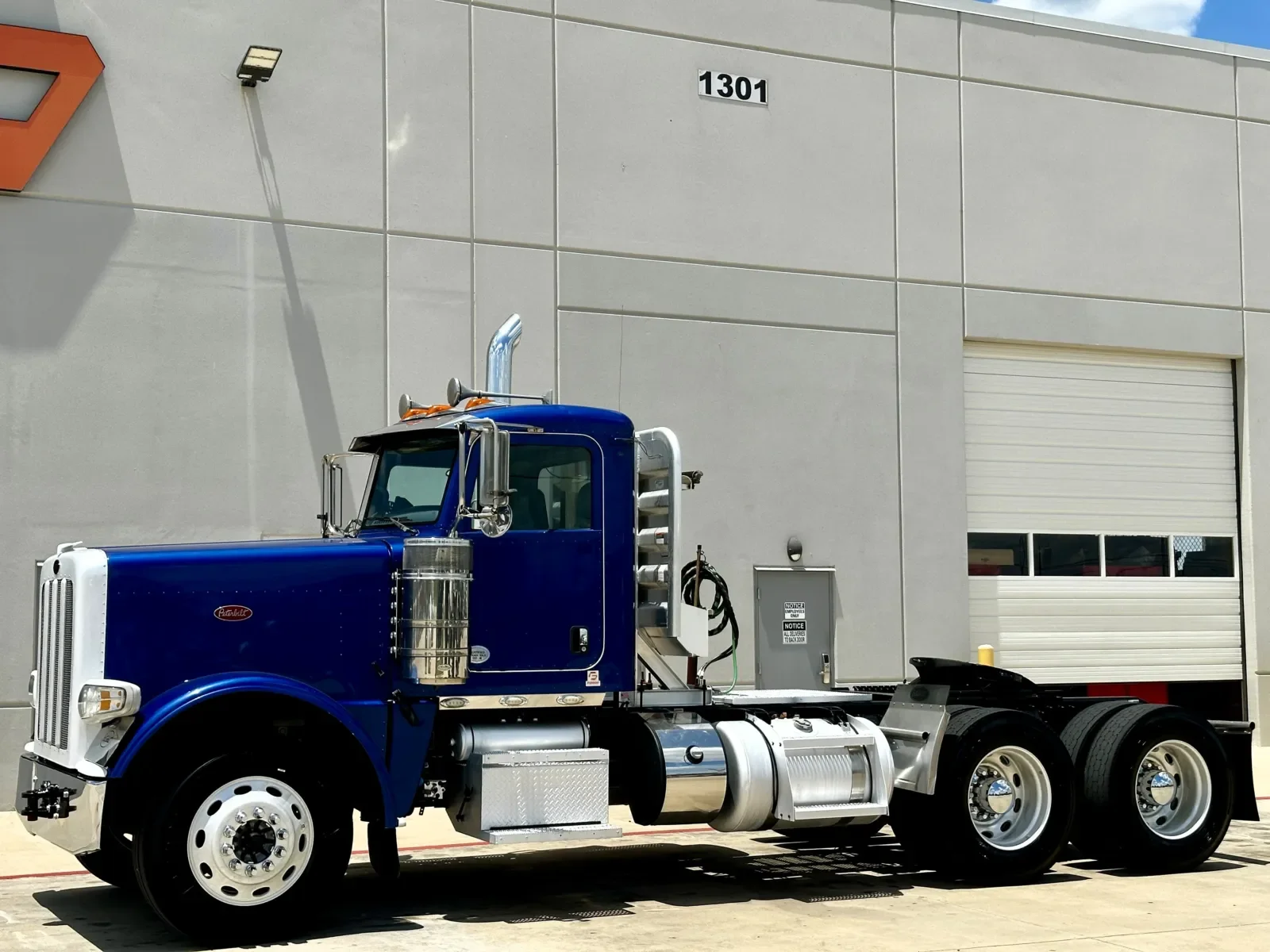 2019 Peterbilt 389 in Hutchins, TX — photo 2