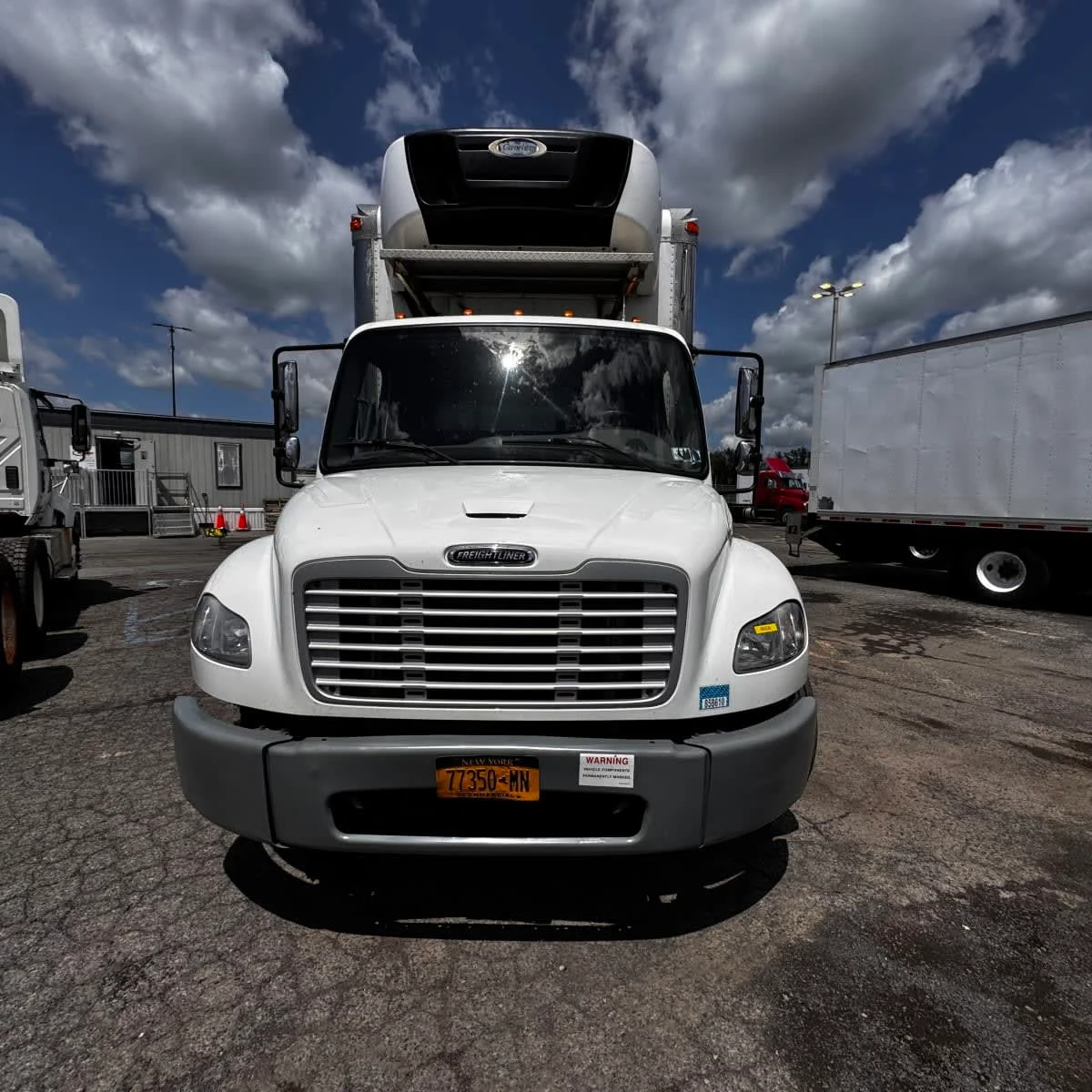 2019 Freightliner M2 106 - image 2