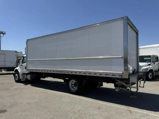 2020 Freightliner M2 106 — photo 5