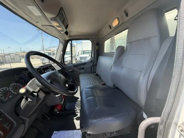 2020 Freightliner M2 106 — photo 14