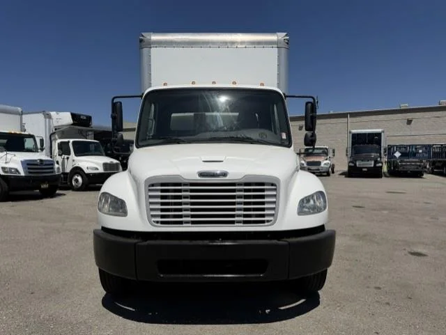 2020 Freightliner M2 106 — photo 3