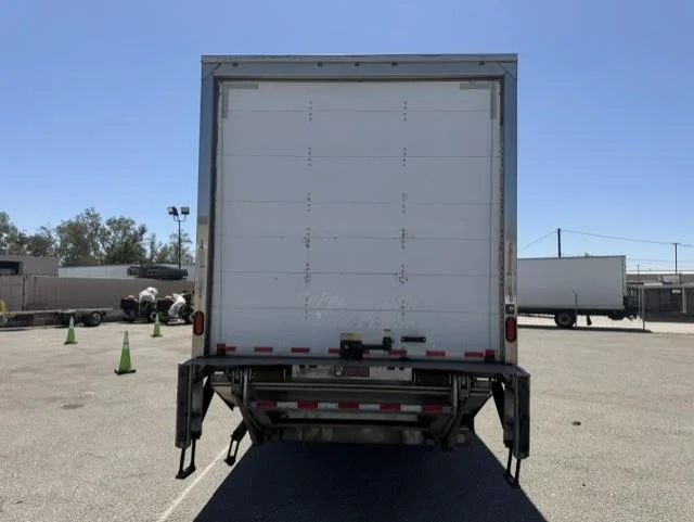 2020 Freightliner M2 106 — photo 6