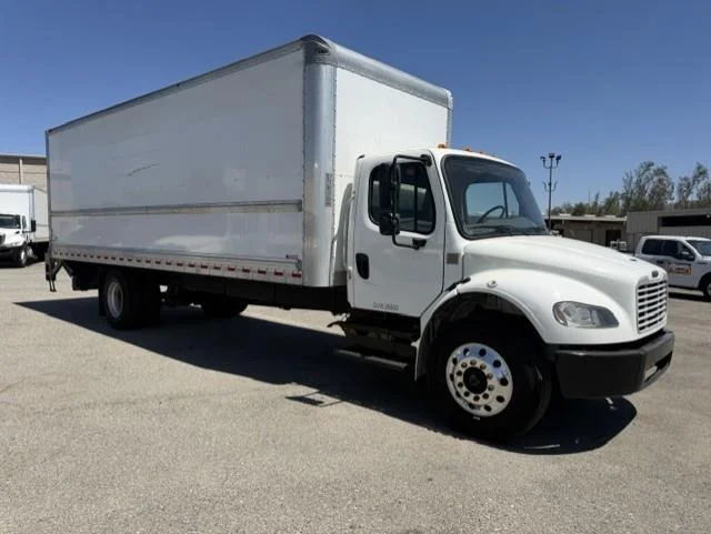 2020 Freightliner M2 106 — photo 4