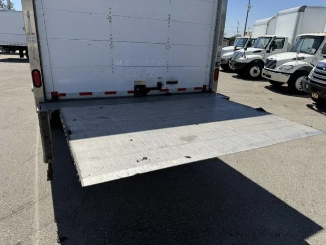 2020 Freightliner M2 106 — photo 9