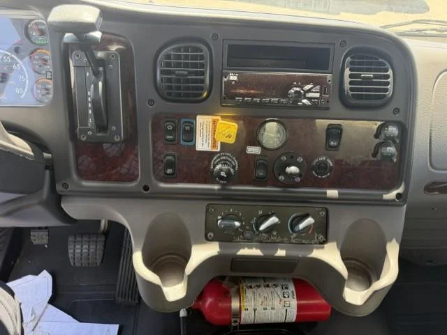2020 Freightliner M2 106 — photo 15