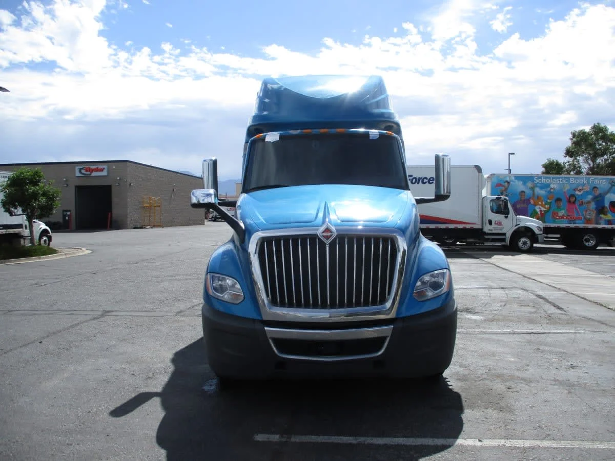 2021 International LT in Commerce City, CO — photo 2