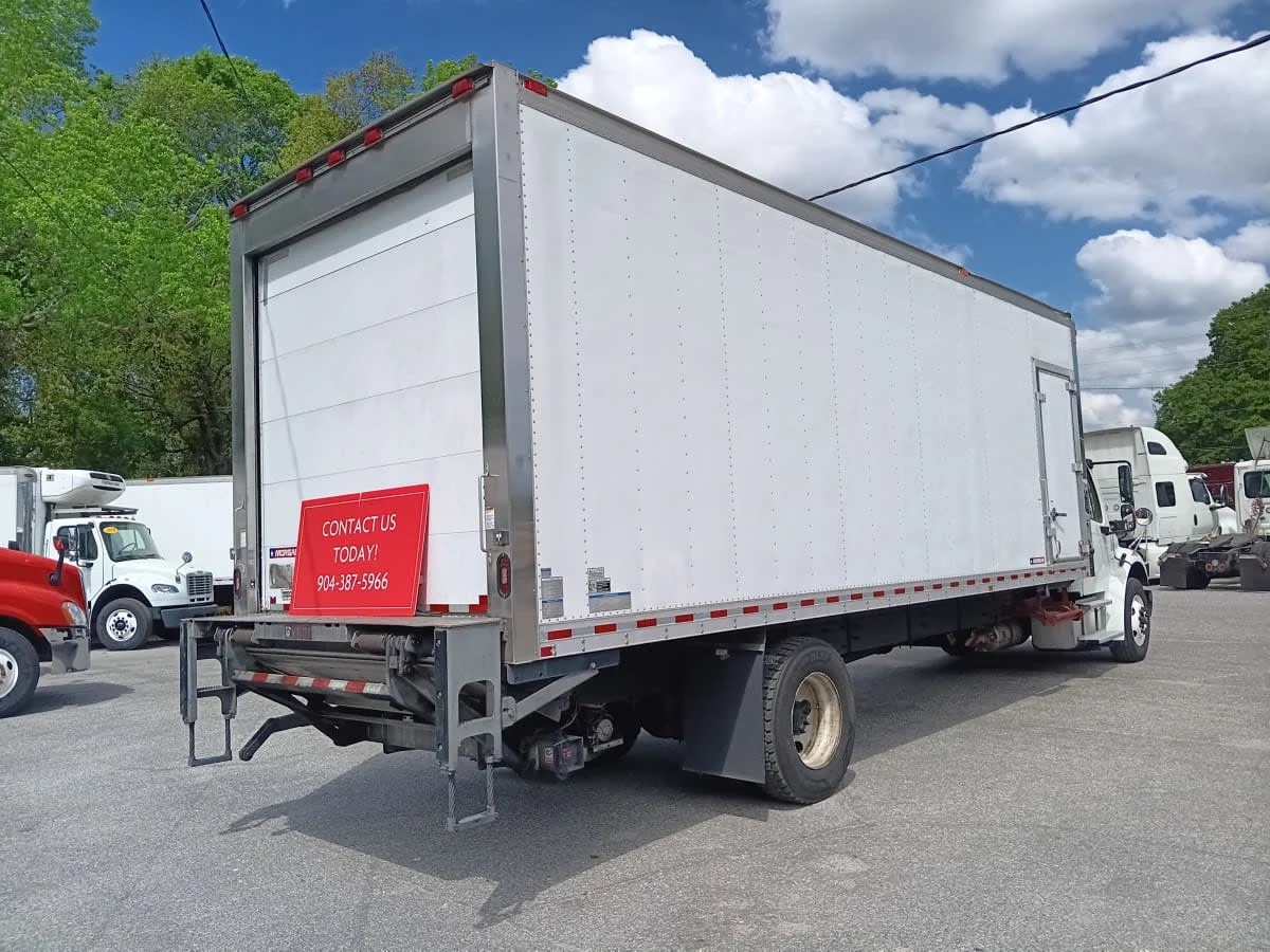 2020 Freightliner M2 106 - image 4