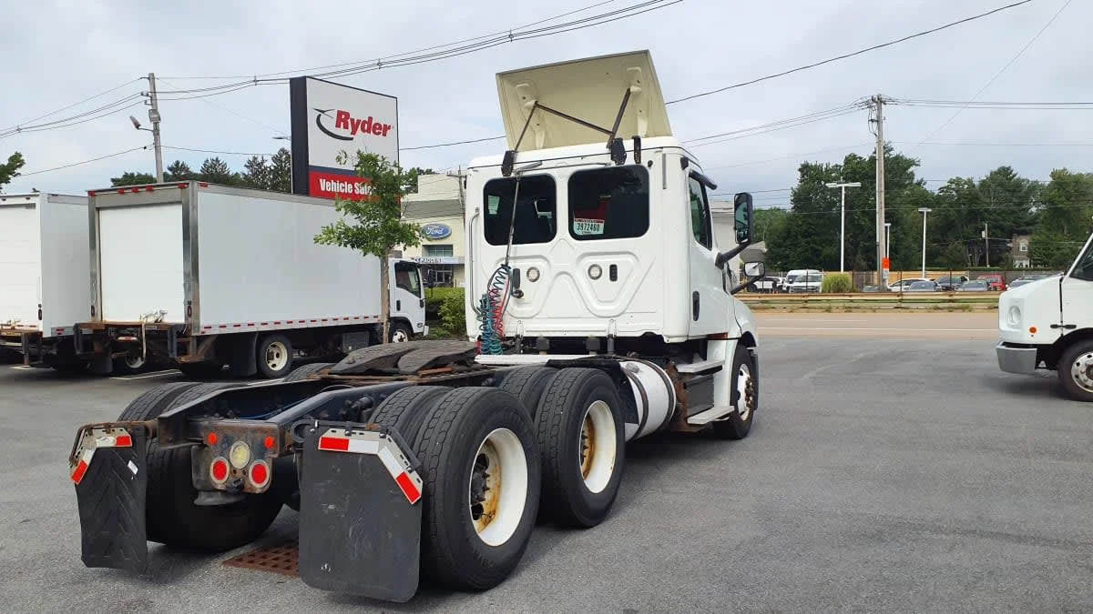 2018 Freightliner Cascadia in Norwood, MA — photo 4