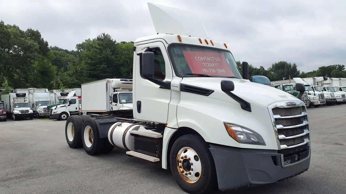2018 Freightliner Cascadia in Norwood, MA — photo 3