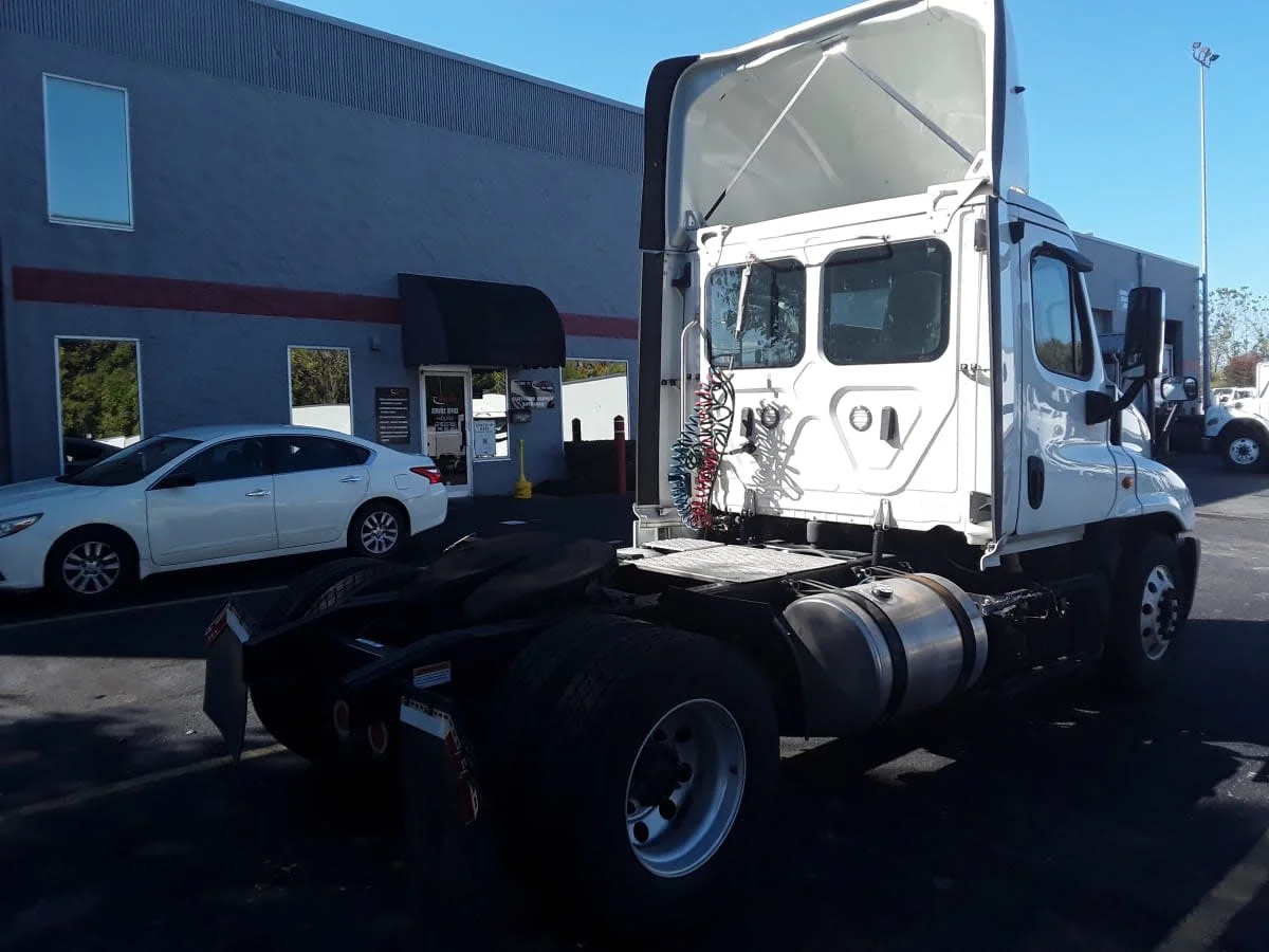2019 Freightliner Cascadia in La Vergne, TN — photo 4