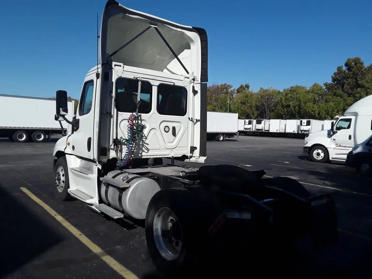 2019 Freightliner Cascadia in La Vergne, TN — photo 6