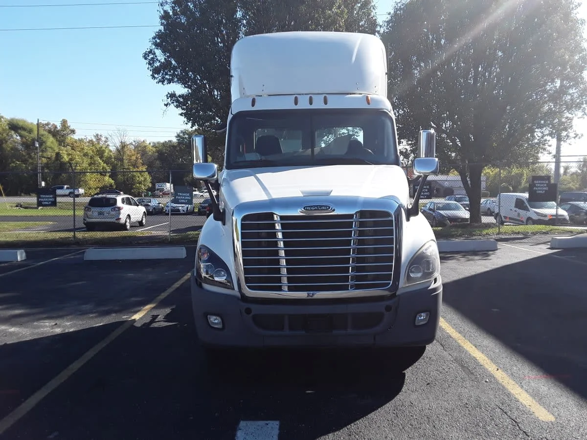 2019 Freightliner Cascadia in La Vergne, TN — photo 2