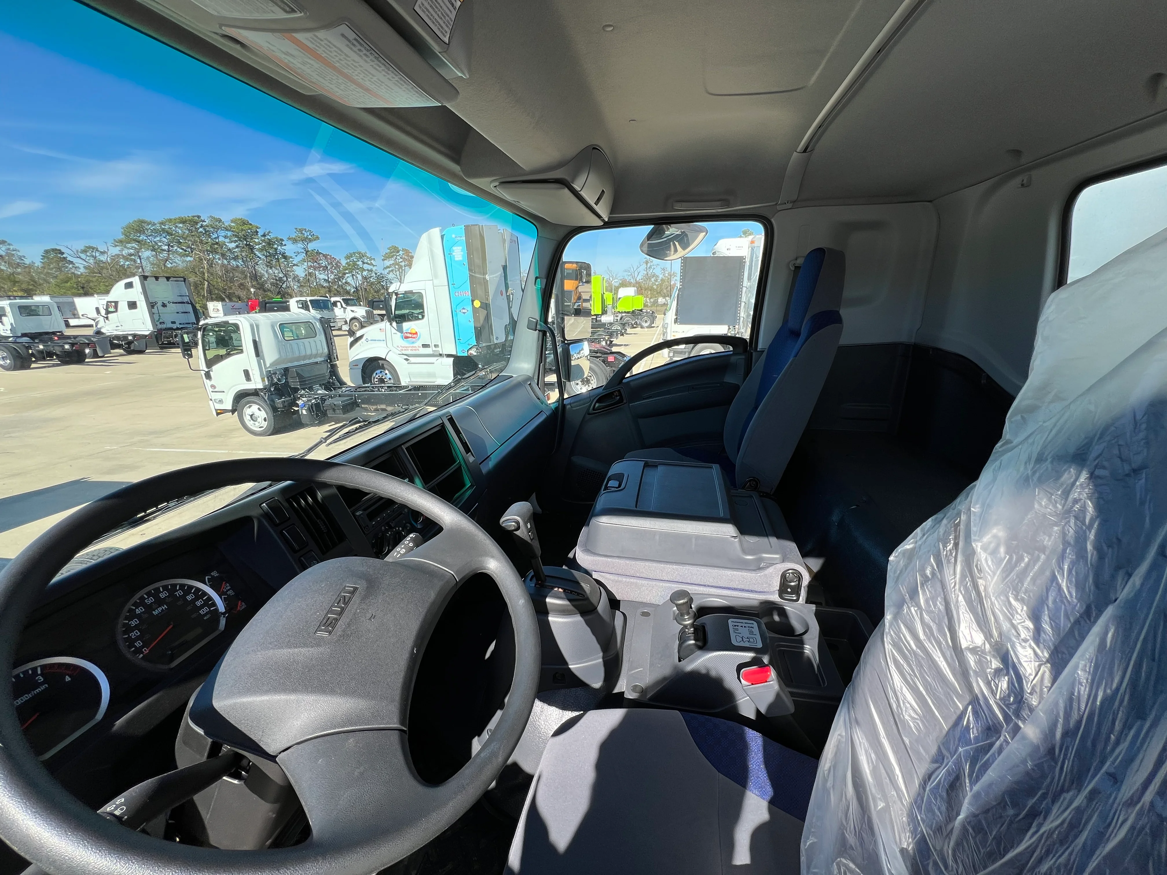 2025 Isuzu FTR - image 3