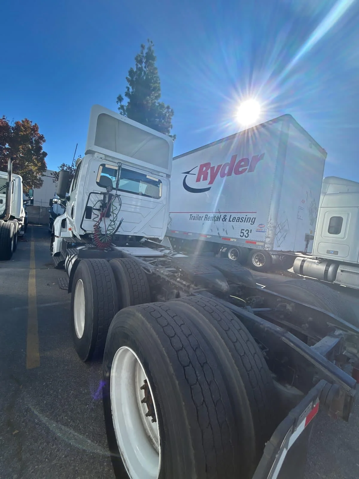 2019 International LT - image 6