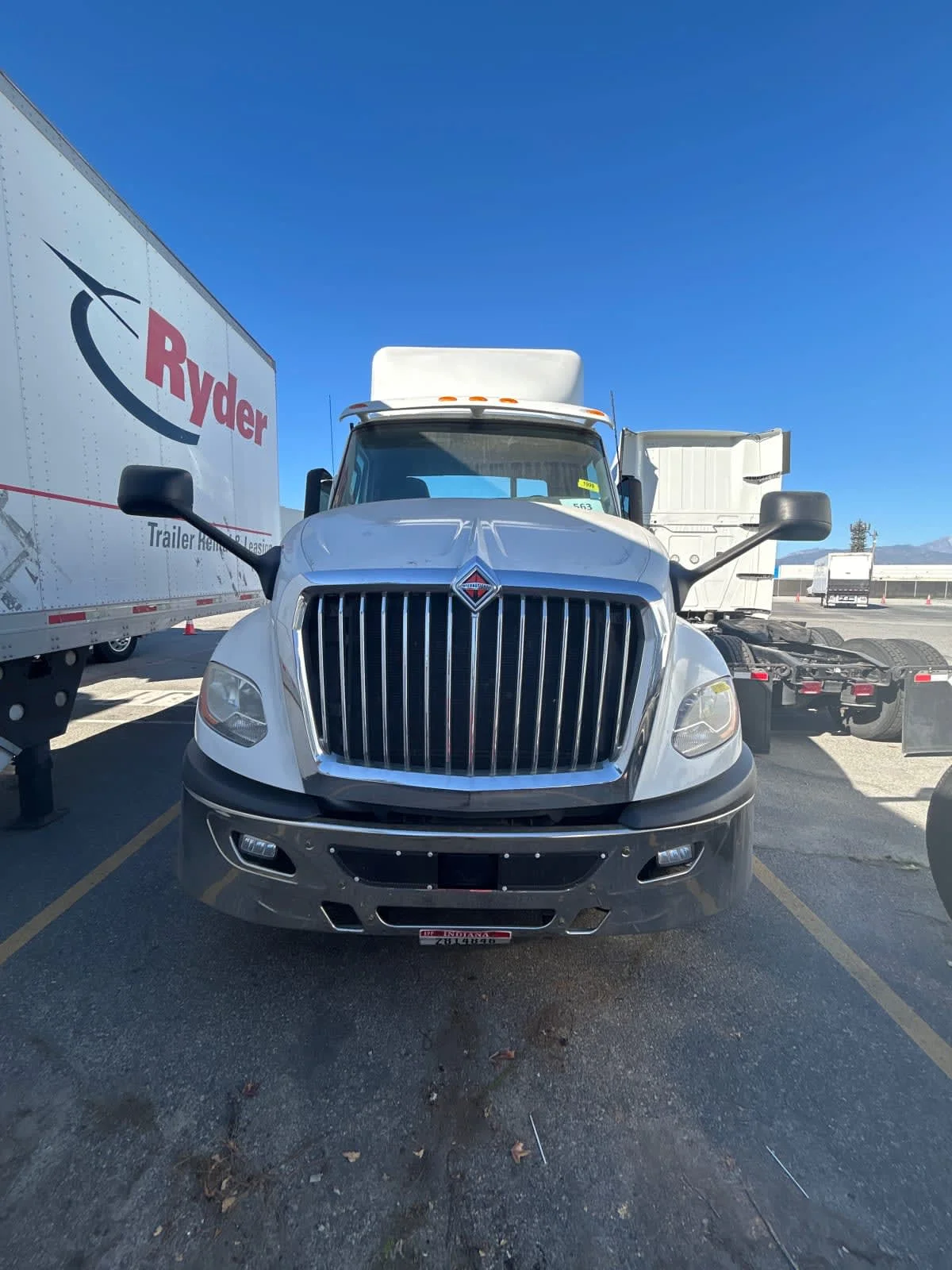 2019 International LT - image 2