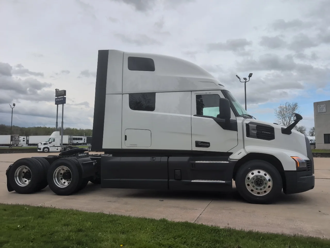 2026 Mack Pioneer in Erie, PA — photo 6