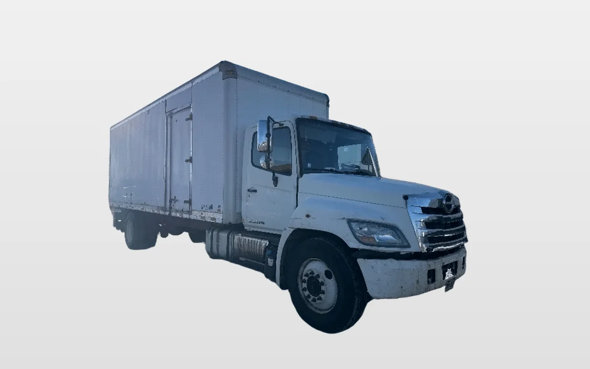 2013 Hino 338 - image 1