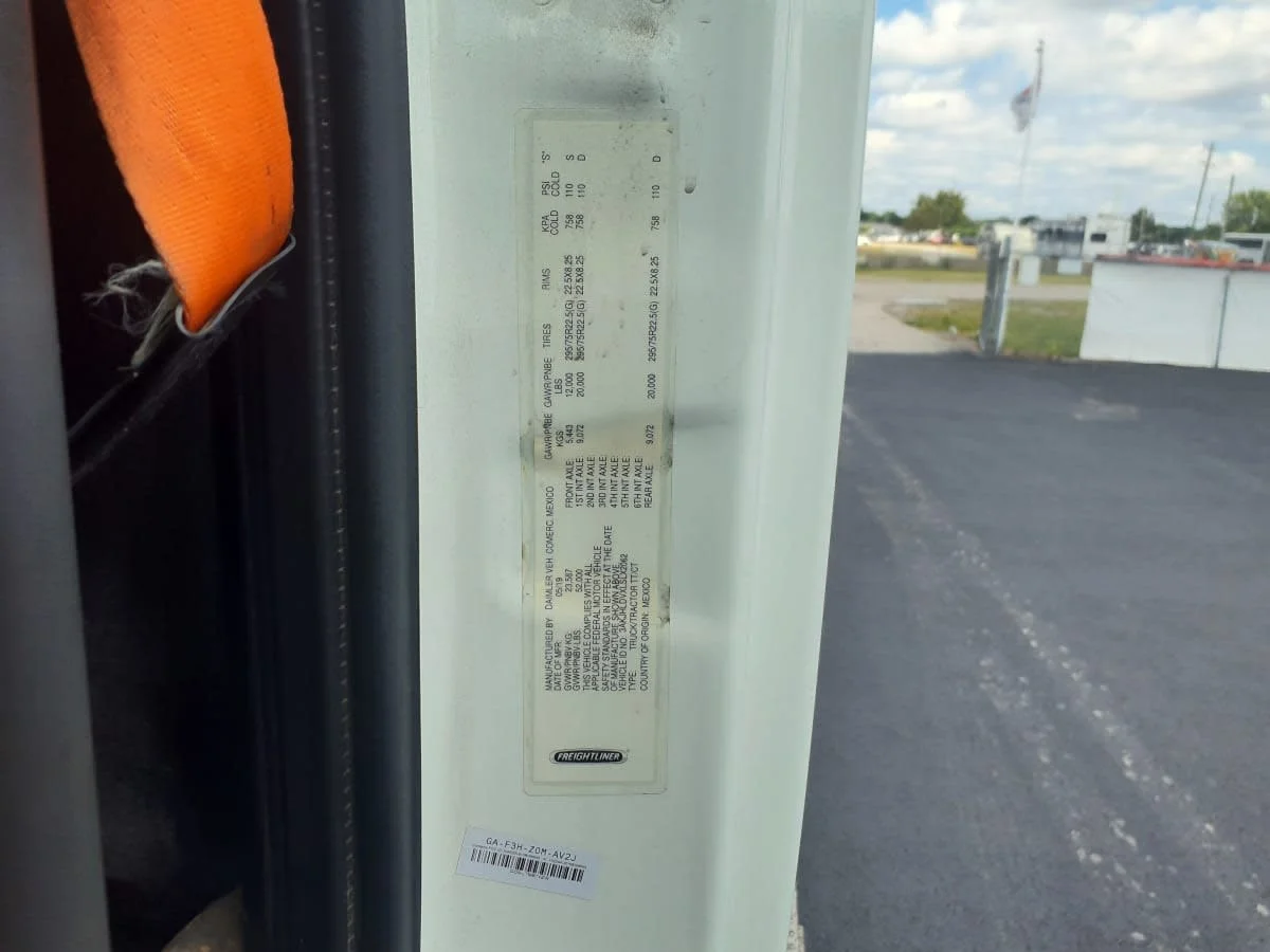 2020 Freightliner Cascadia in Clarksville, IN — photo 11