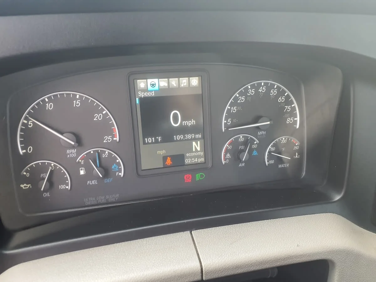 2020 Freightliner Cascadia in Clarksville, IN — photo 13
