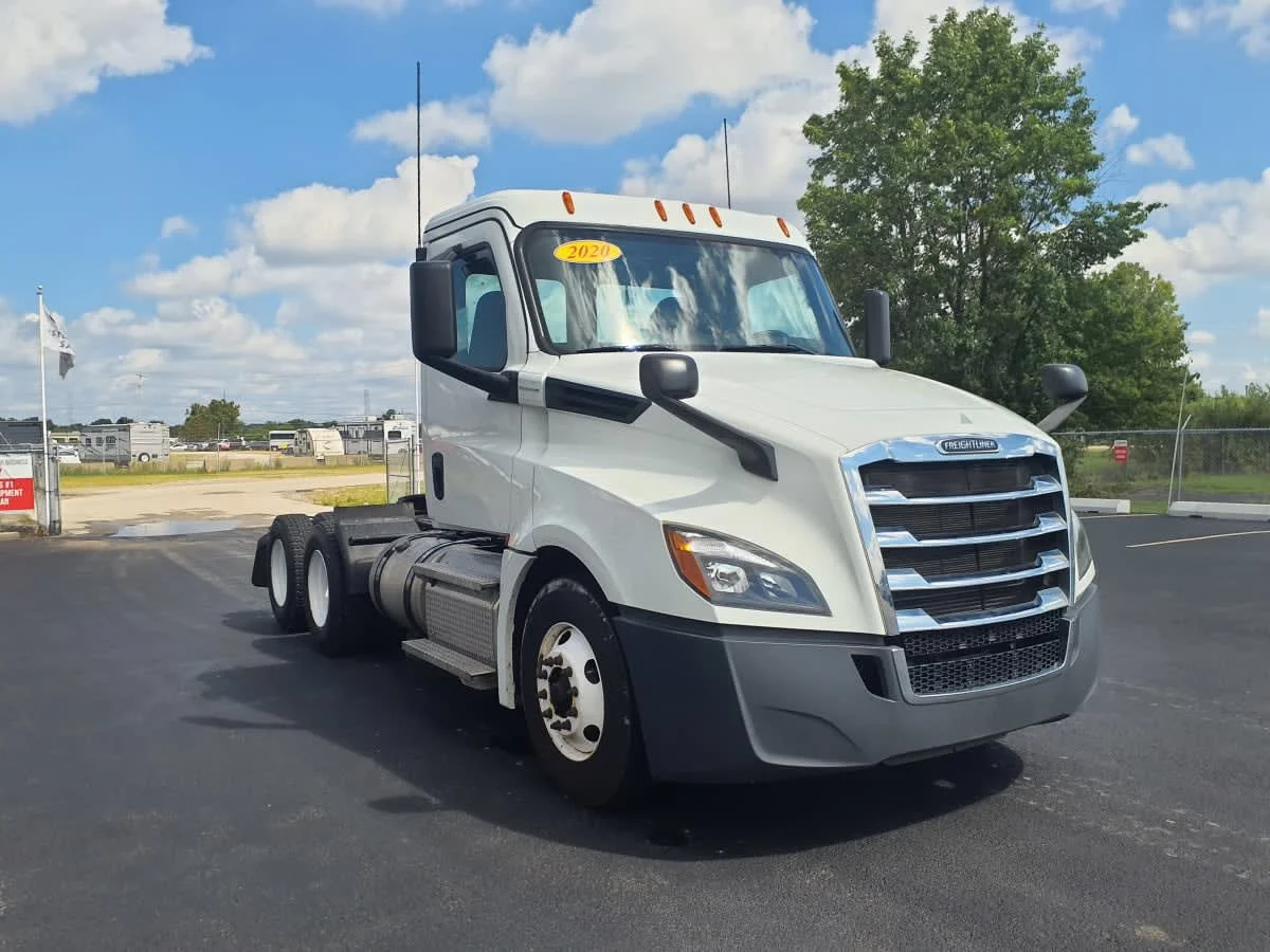 2020 Freightliner Cascadia in Clarksville, IN — photo 3