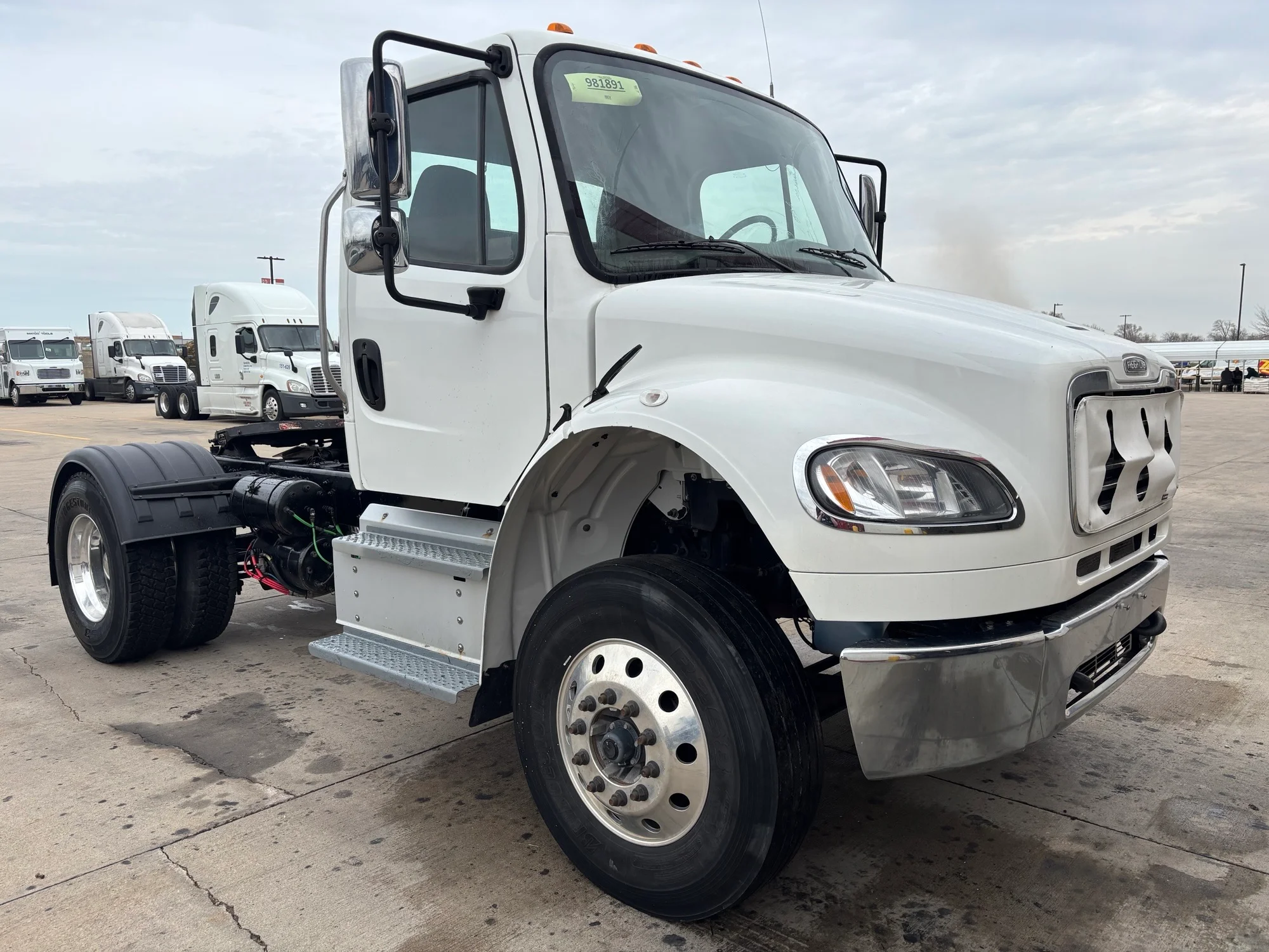 2021 Freightliner M2 106 - image 3